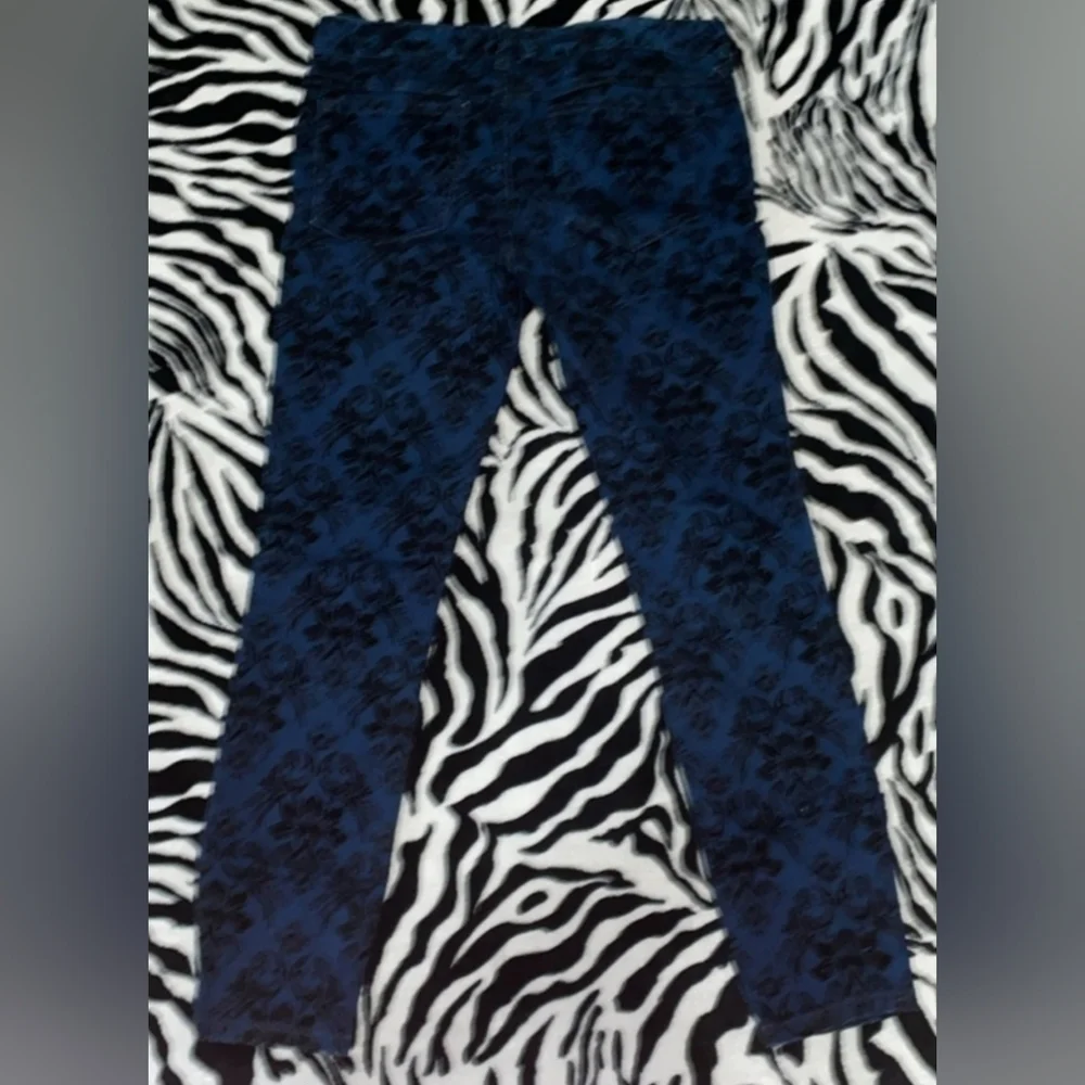 Free People Blue Jeans Black Velvet Detail Streetwear Casual Baddie Size 27 - Picture 2 of 4